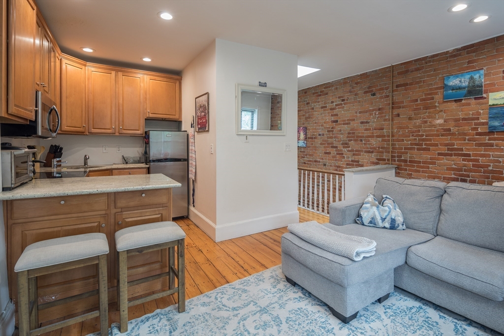 221 W Newton, South End