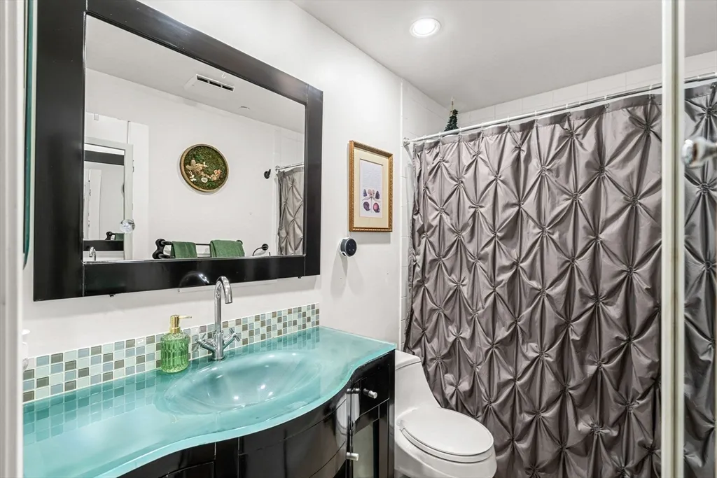 2 Clarendon St, South End