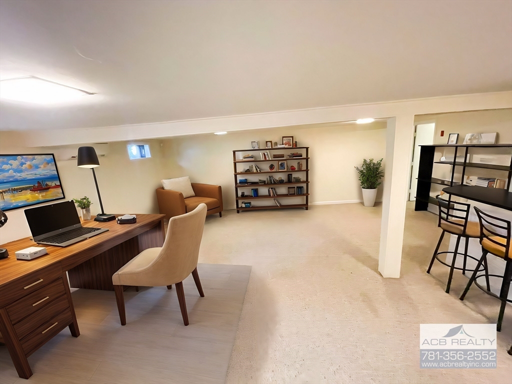 92 James Cir, Mashpee