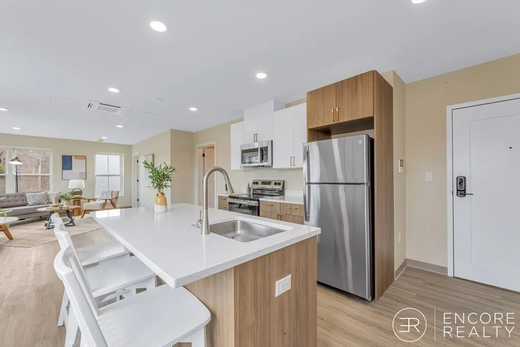 375 Cummins Highway, Roslindale