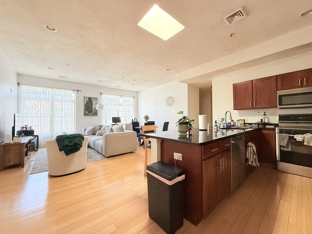 9 Gardner St, Allston