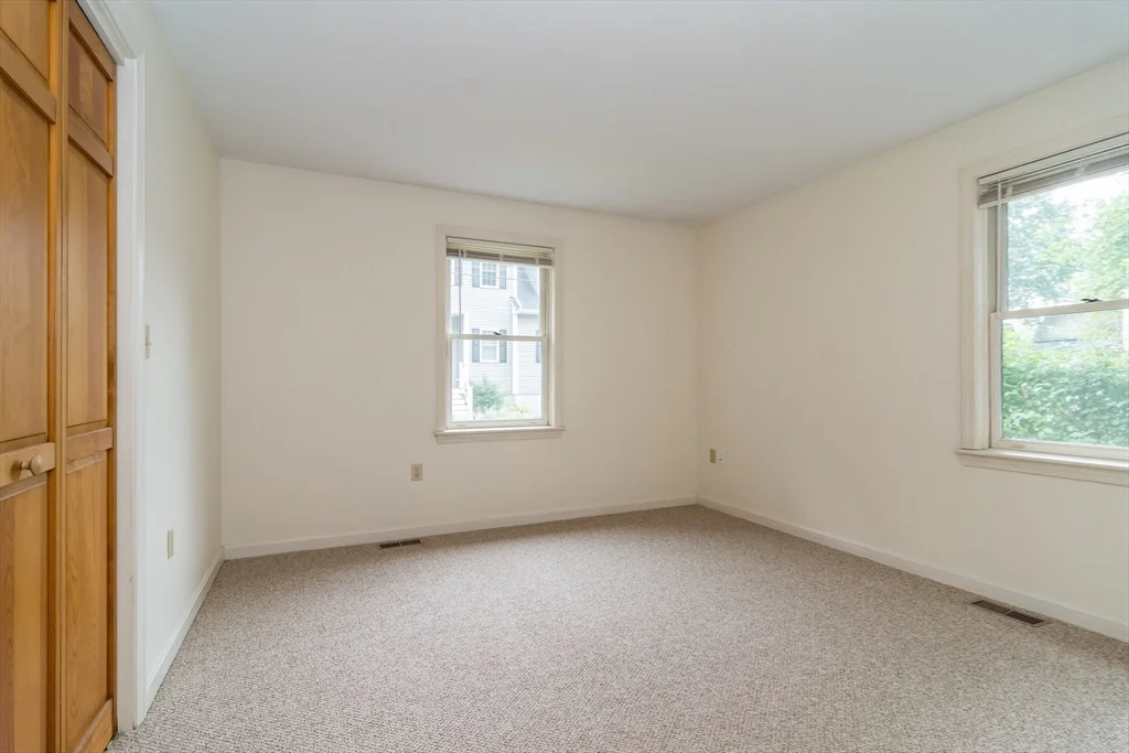 4 Randall Ct, Natick