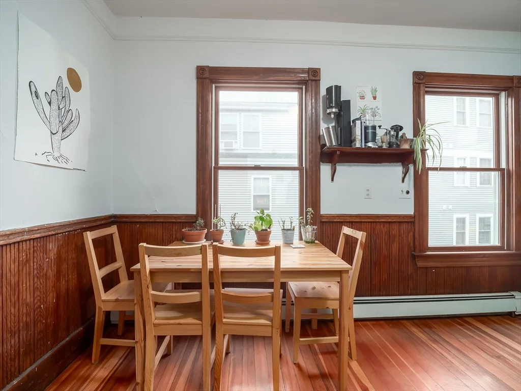 318 Beacon St, Ward Two
