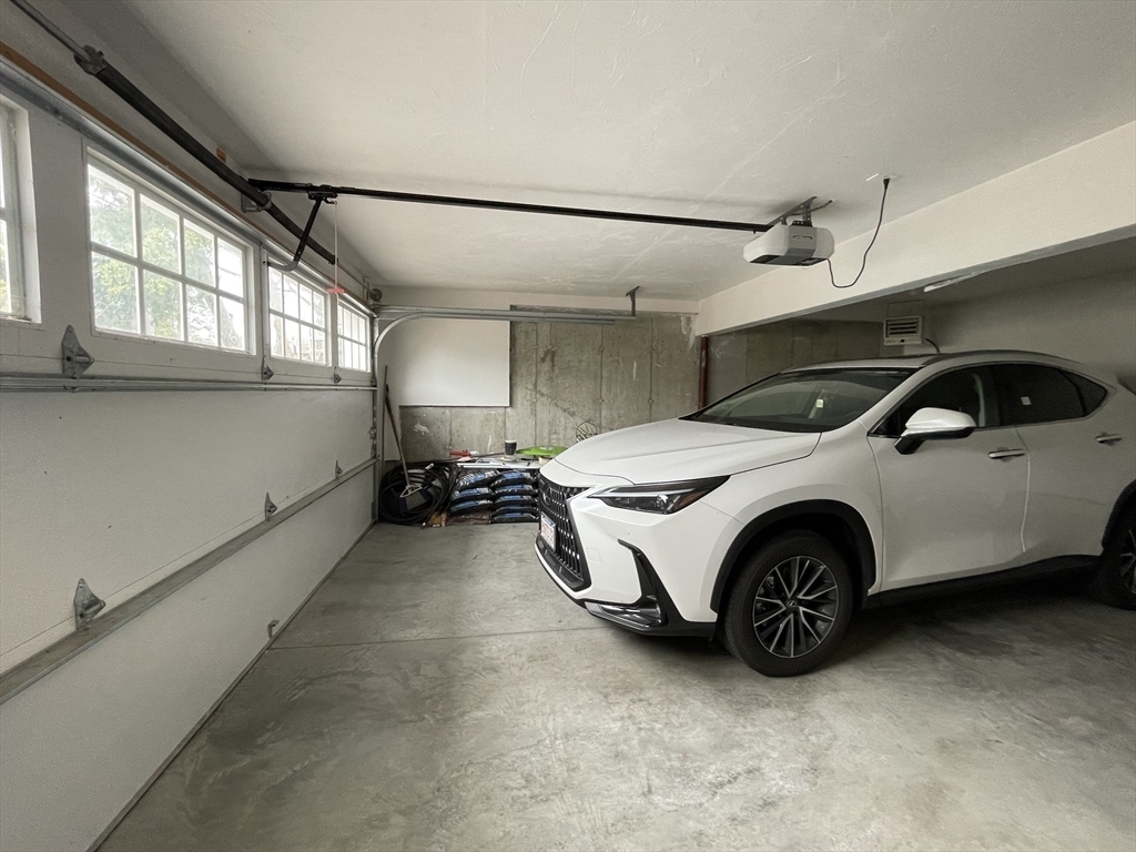 884 Chestnut St, Waban