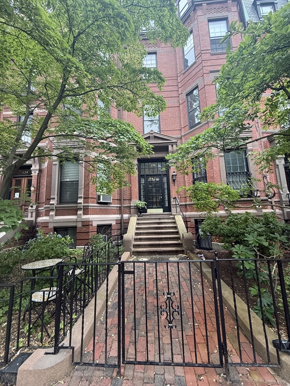 236 Marlborough St, Back Bay