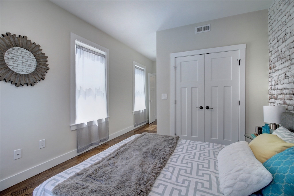 65 Border St, East Boston