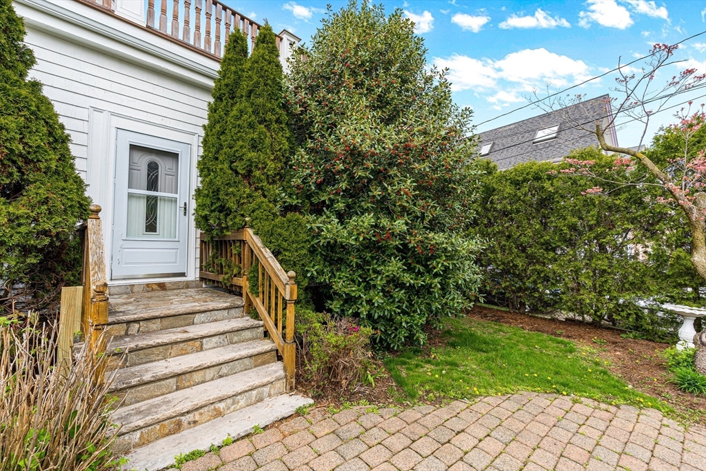 37 Munroe St, Somerville