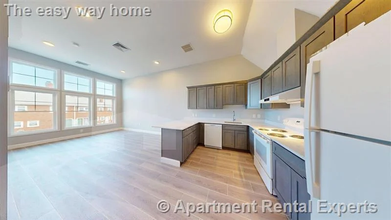 53 Hill Rd, Belmont