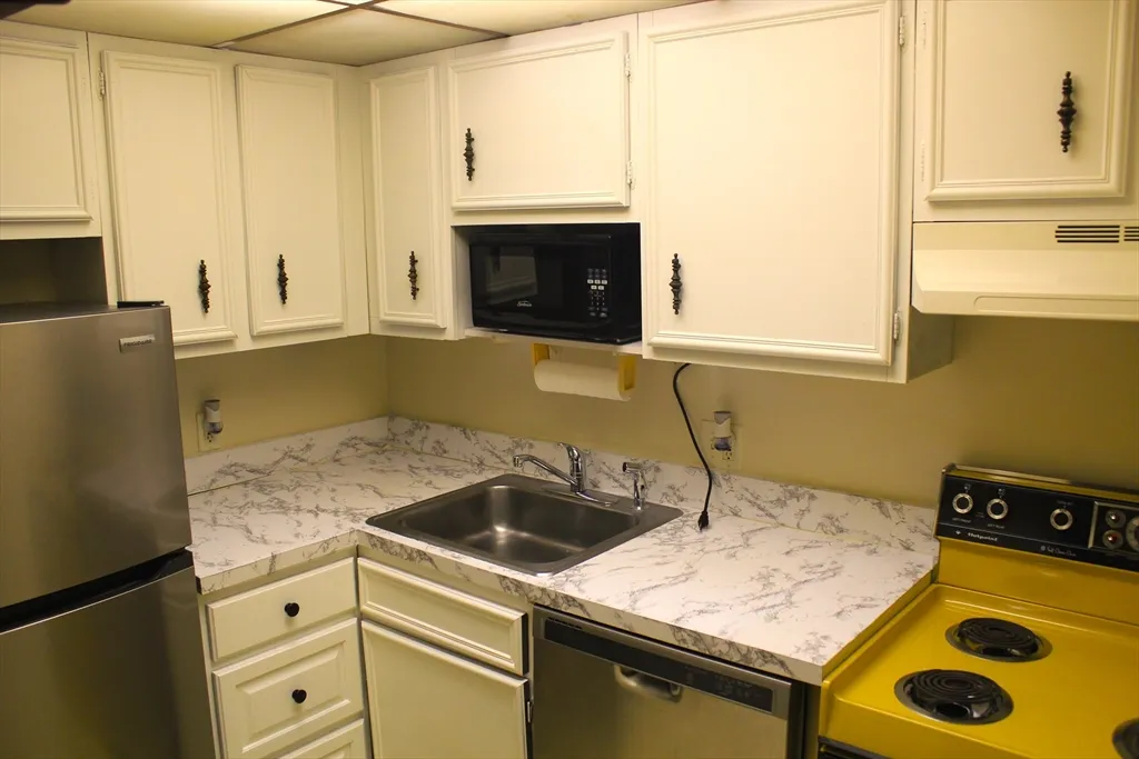 1243 Beacon St, Coolidge Corner