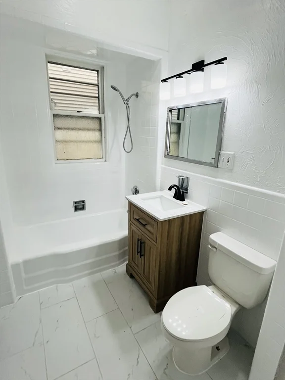 19 Beach Rd, Winthrop