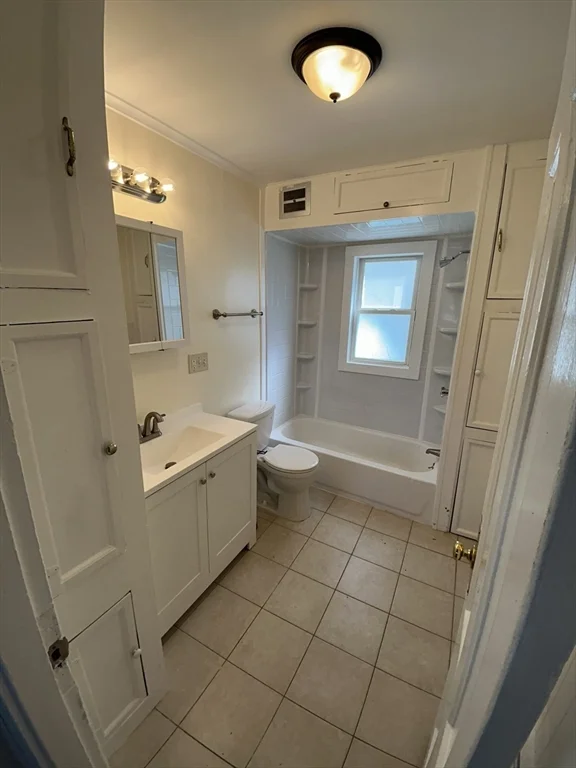 15 Estabrook Ave, Marlborough