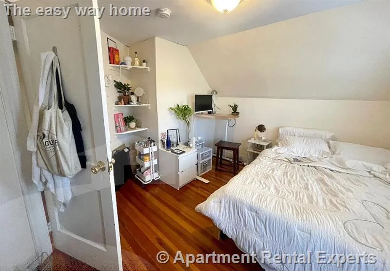 123 Winthrop St, Tufts