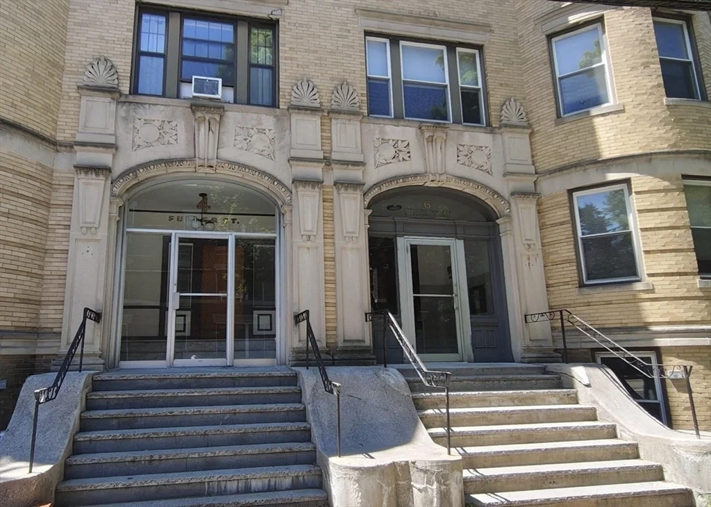 4 Fuller St, Coolidge Corner