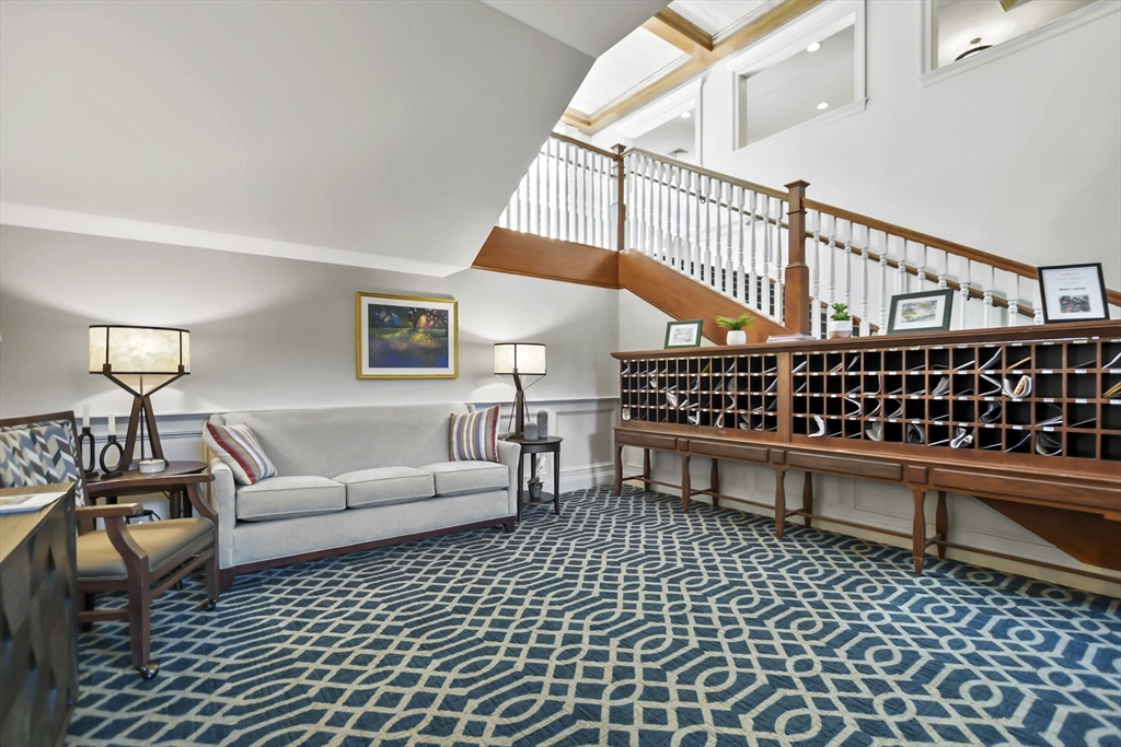 1275 Turnpike St, North Andover