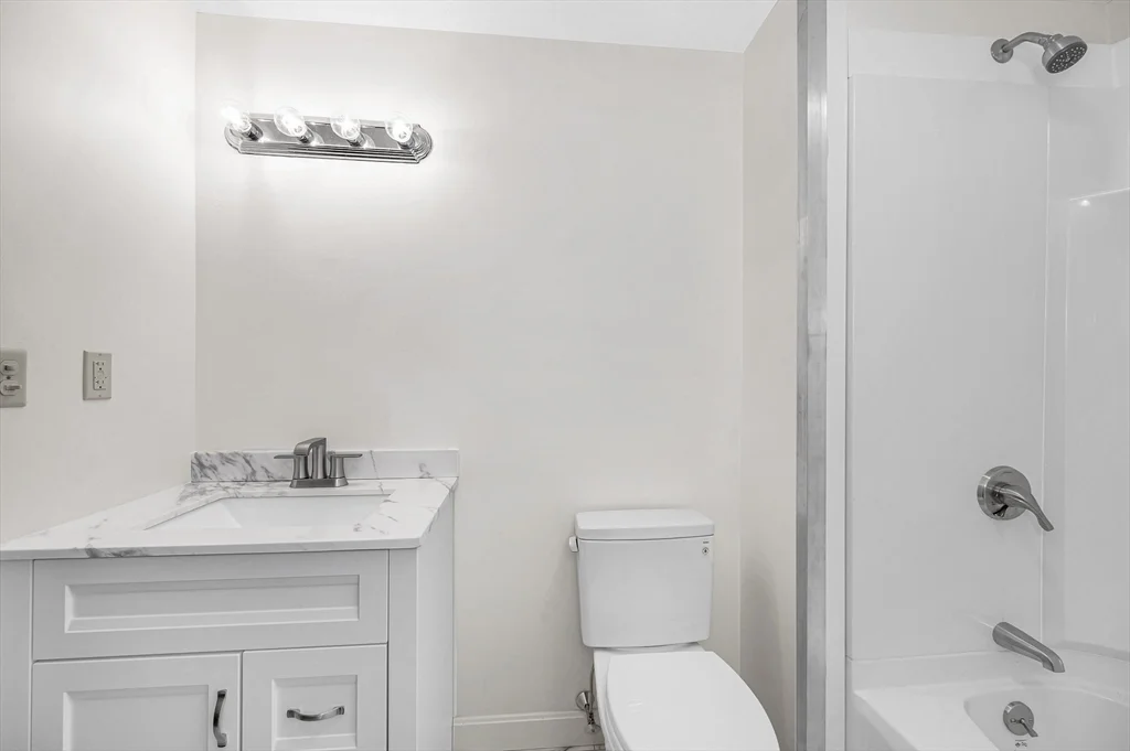 280 Apache Way, Tewksbury