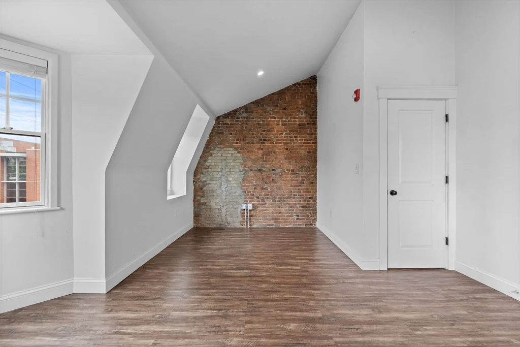 103-105 Broadway, Chelsea