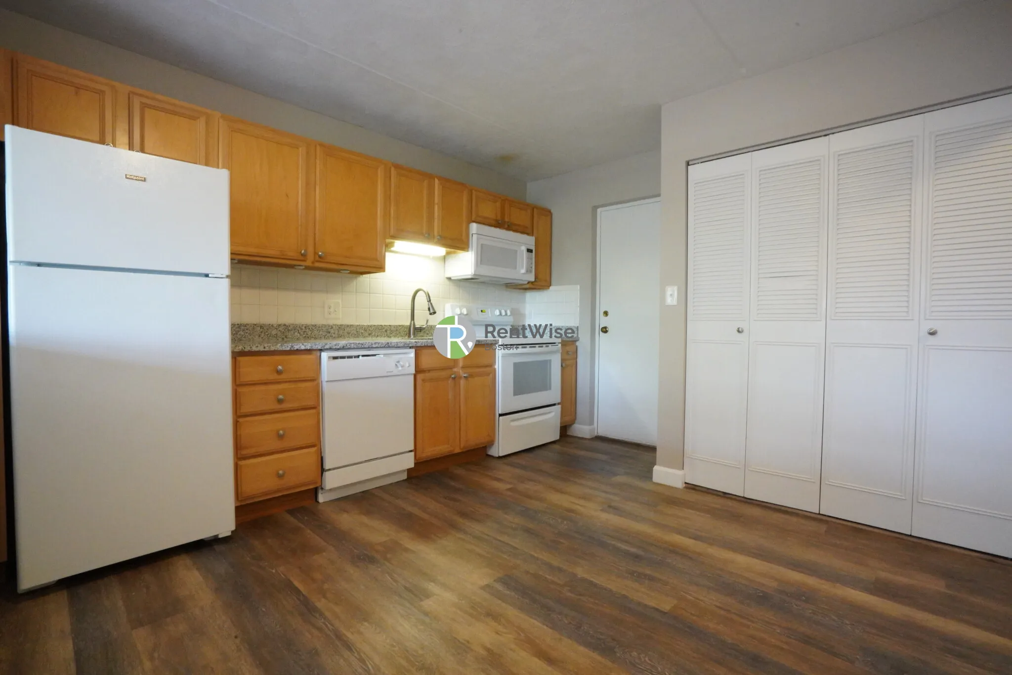 12 Cottage Ct, Nonantum