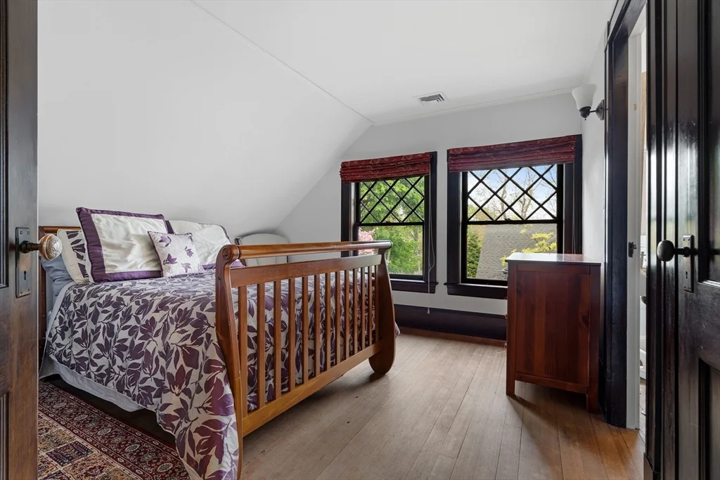 21 Clover St, Belmont