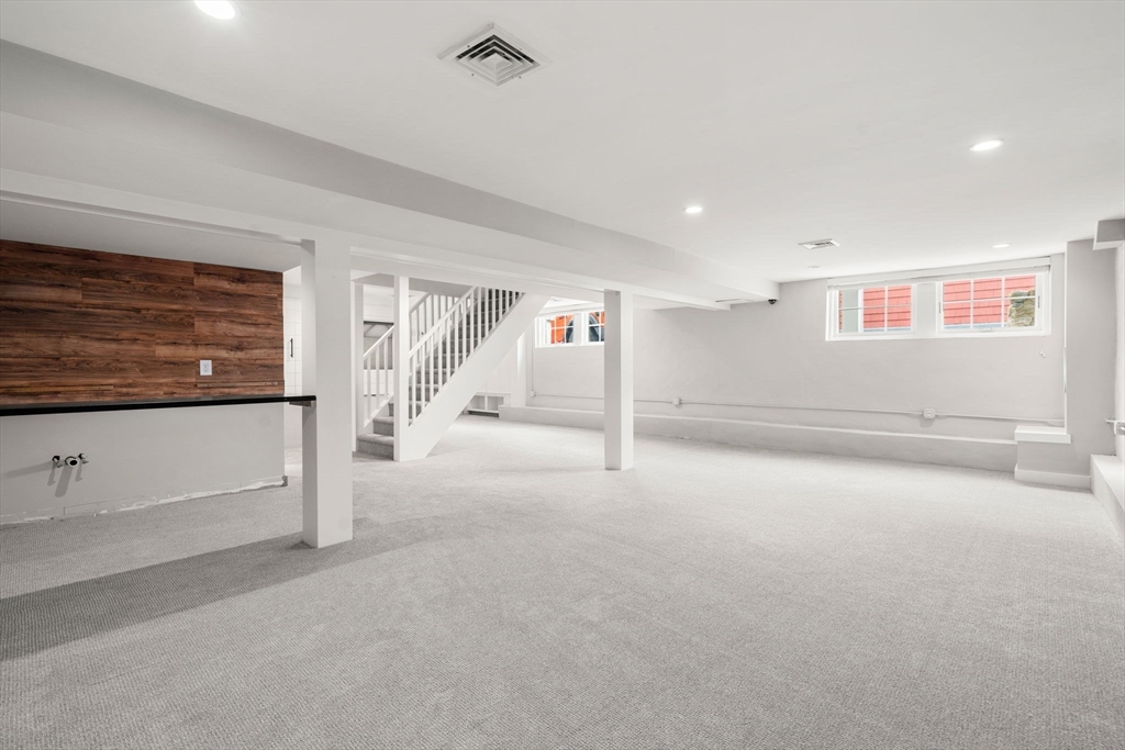 176 Winthrop Shore Dr, Winthrop