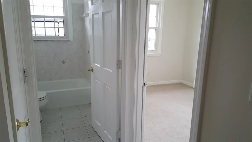 160 Tyngsboro Rd, Chelmsford