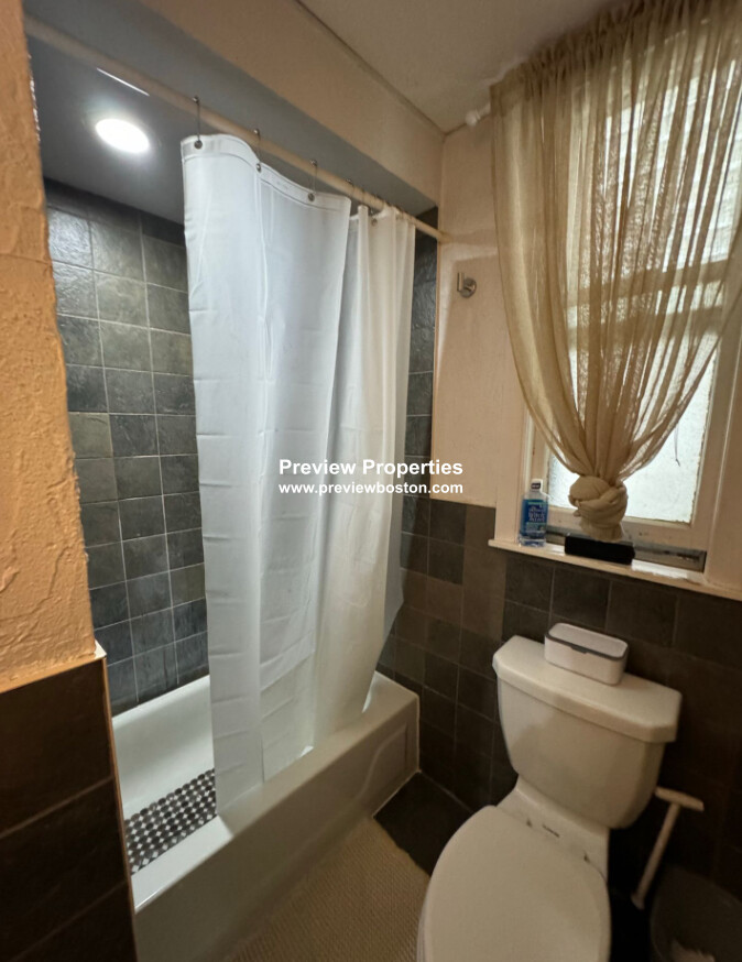 289 Chelsea St, East Boston