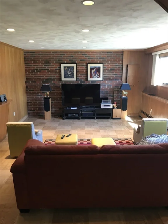 132 Brandeis Rd, Chestnut Hill