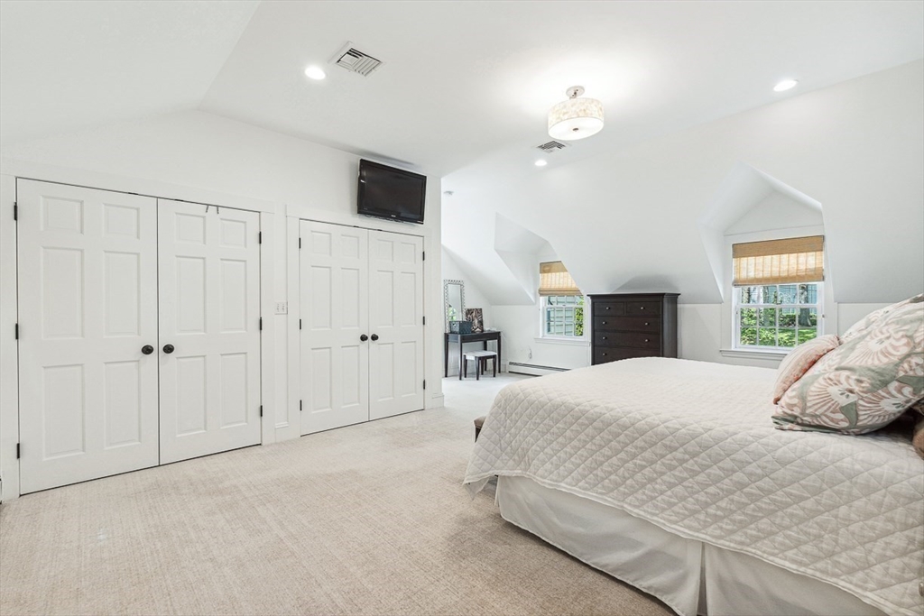 37 Tennyson Rd, Wellesley