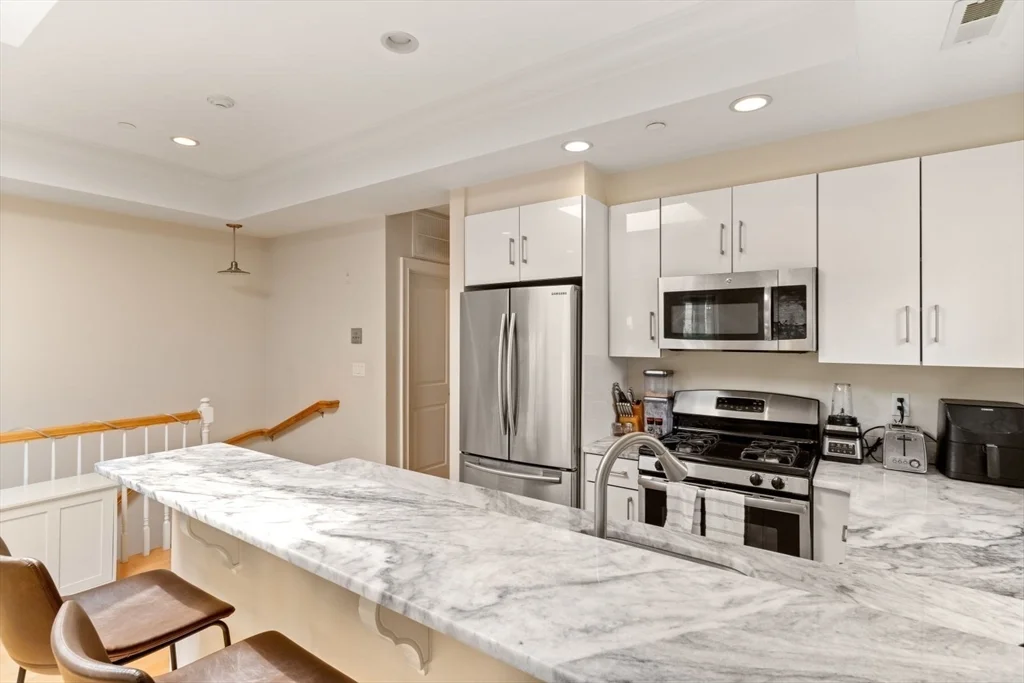 9 Sheridan, Neighborhood Nine