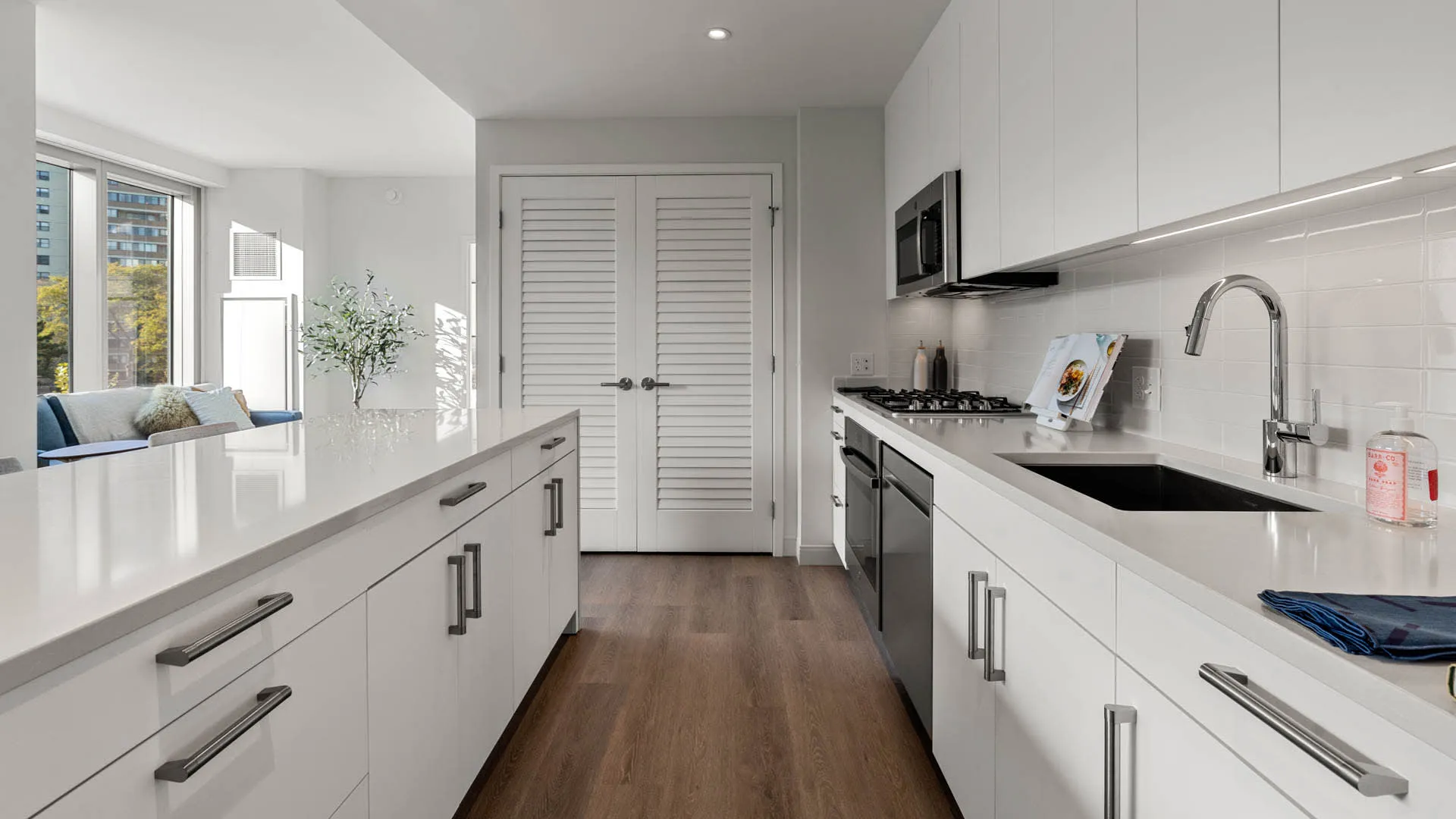 35 Lomasney Way, West End