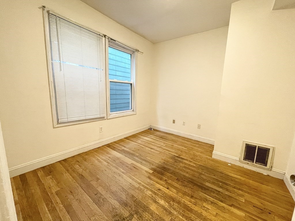 733 Parker St, Mission Hill