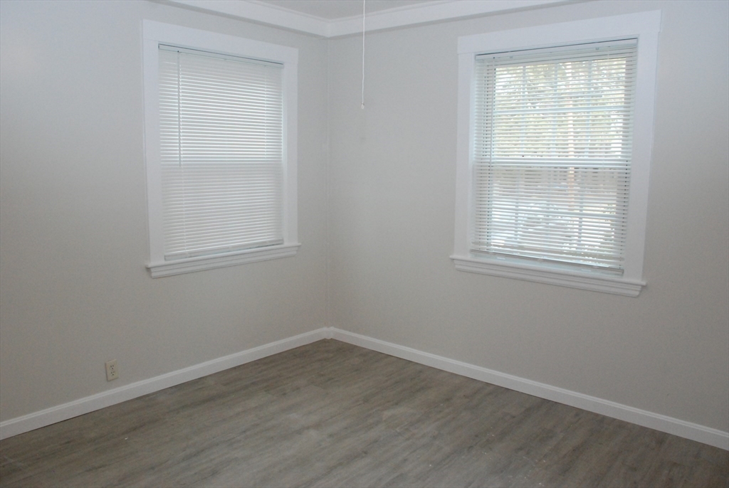 8 Sunset Rd, Wayland