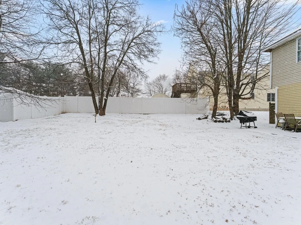 28 Crestview Dr, Westborough