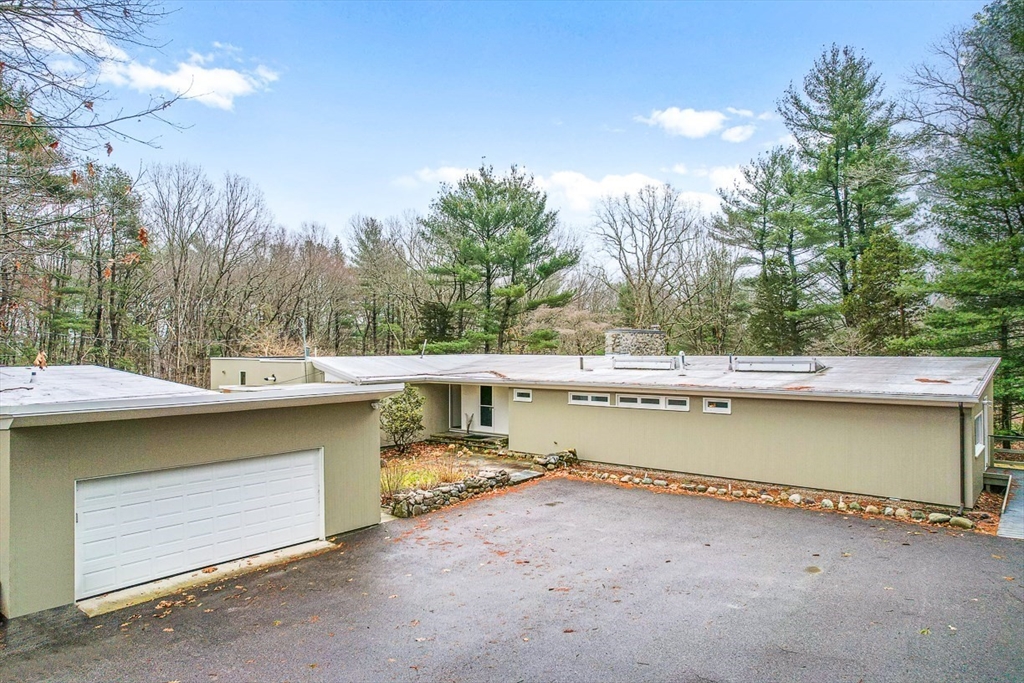 583 Gay St, Westwood