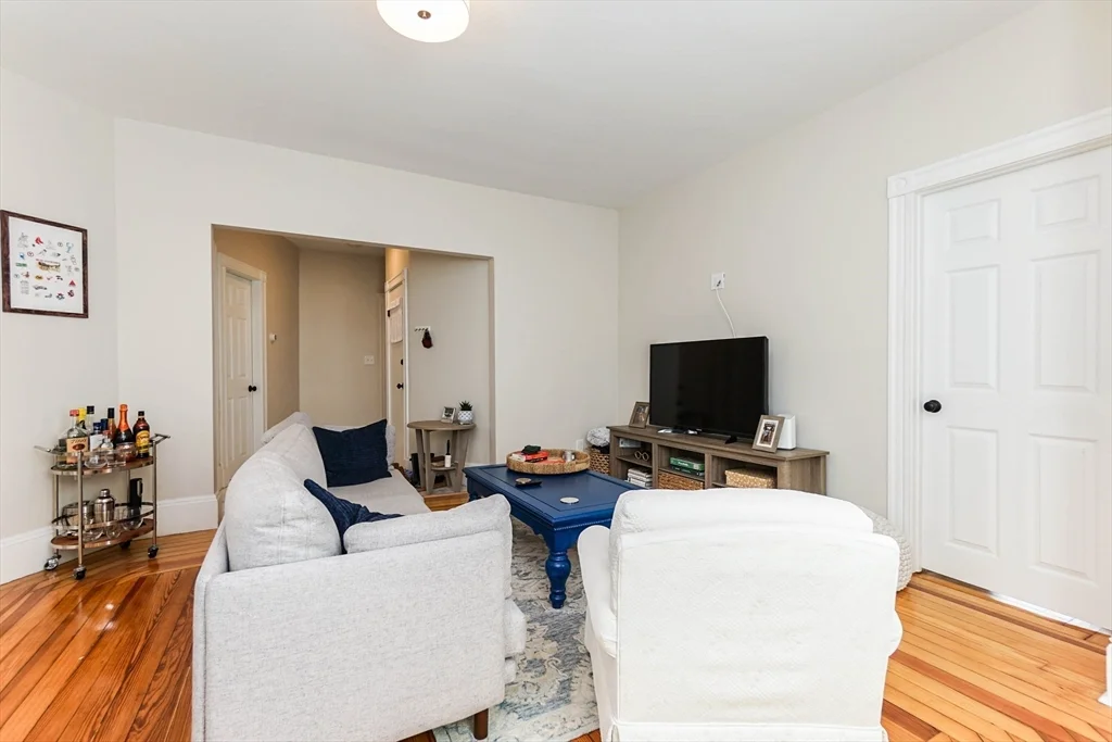 51 Main St, Winter Hill