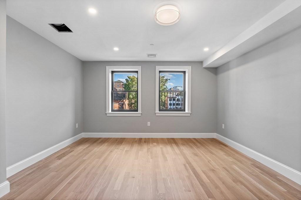 903 Beacon St, Back Bay