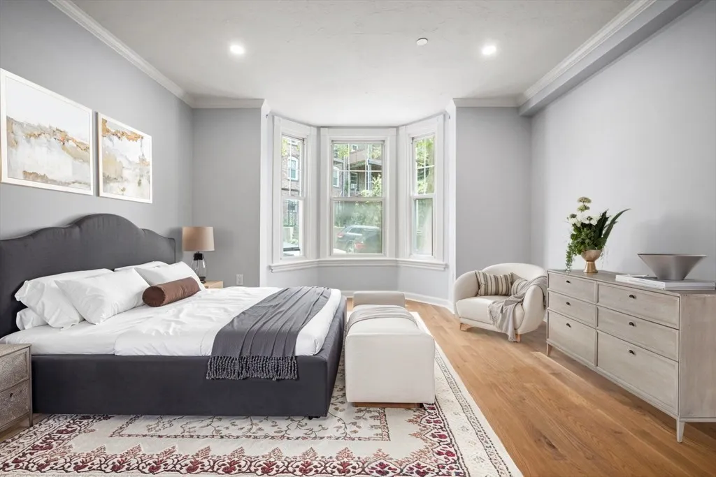 71 Old Harbor St, South Boston