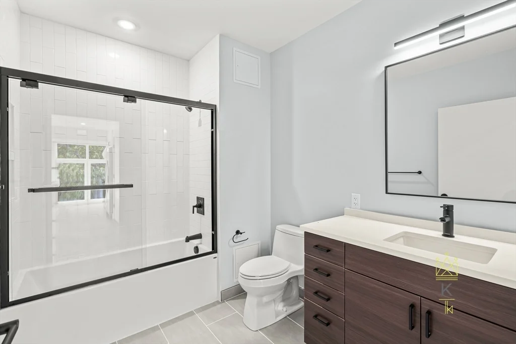54 Auburn, Coolidge Corner