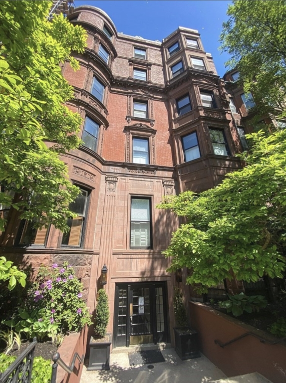 239 Commonwealth, Back Bay