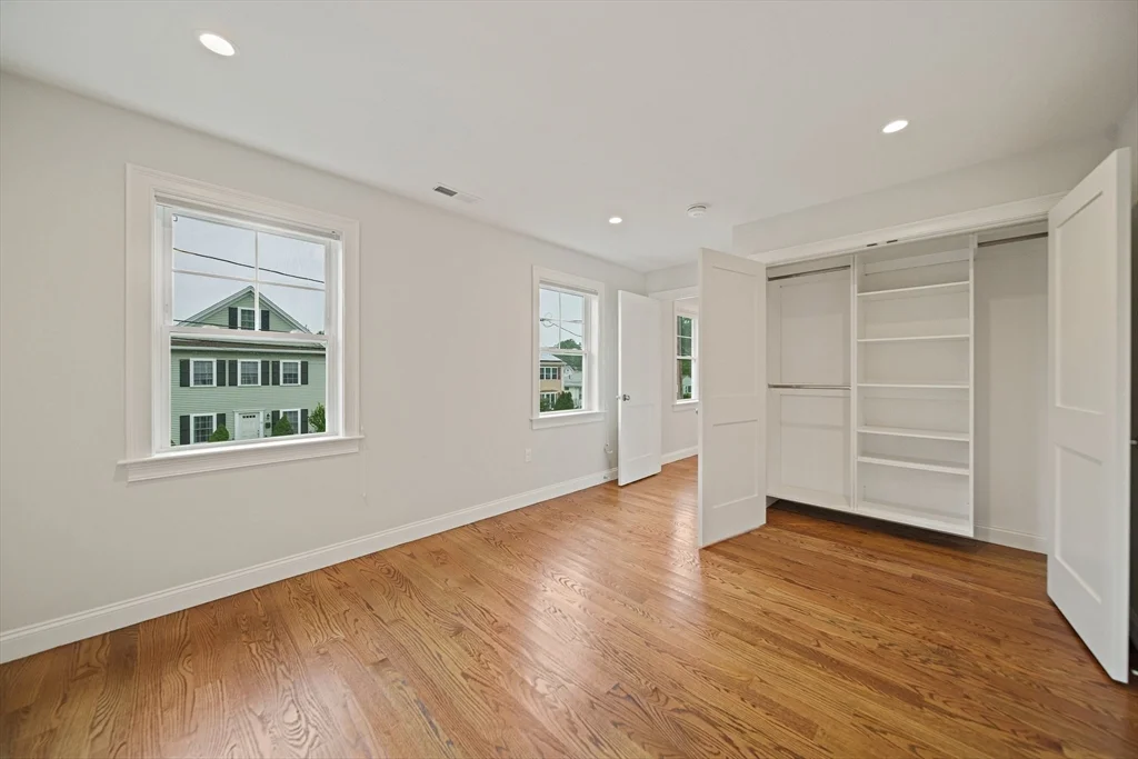 15 Lakeview Ave, Waltham