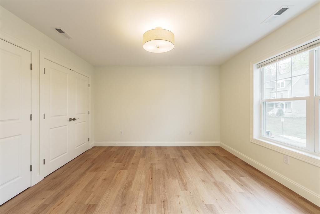 23 Moore St, Agawam