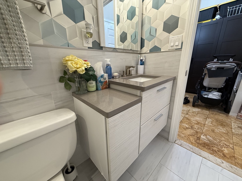 100 Captain's Row, Chelsea