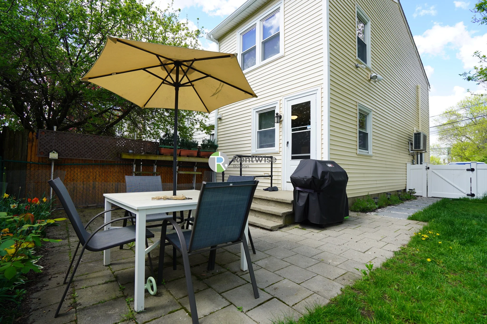 77 Knowlton St, East Somerville