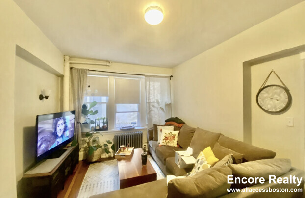 1810 Commonwealth Ave, Brighton