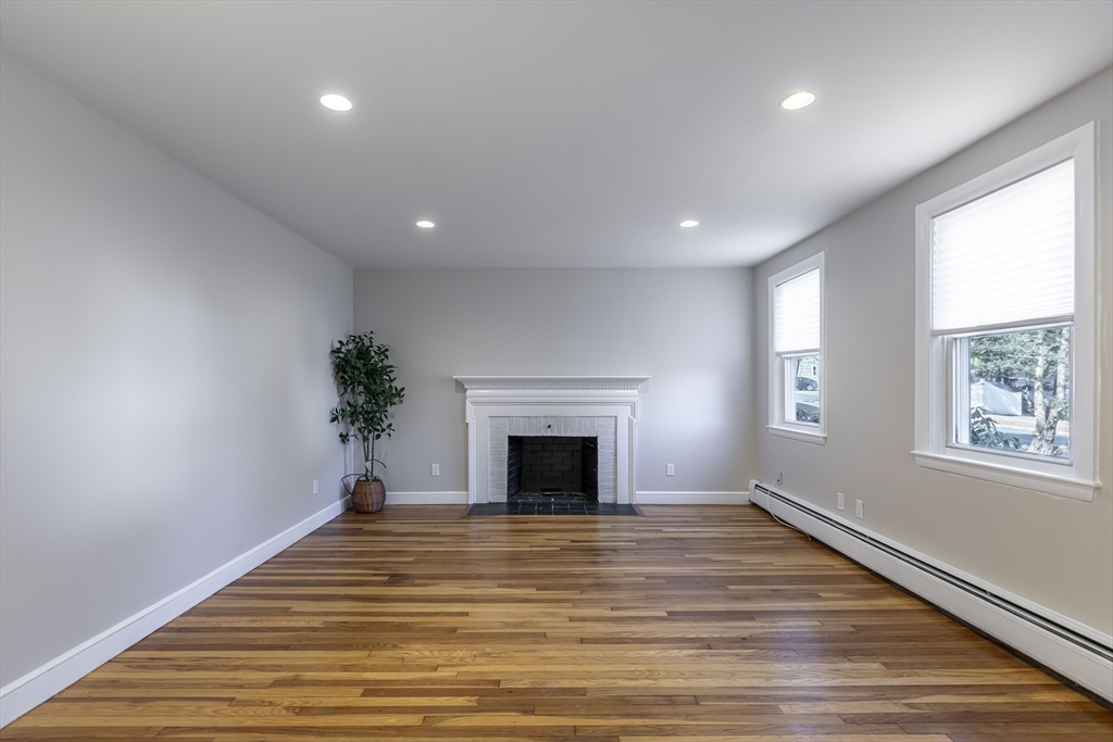 270 Cross St, Winchester