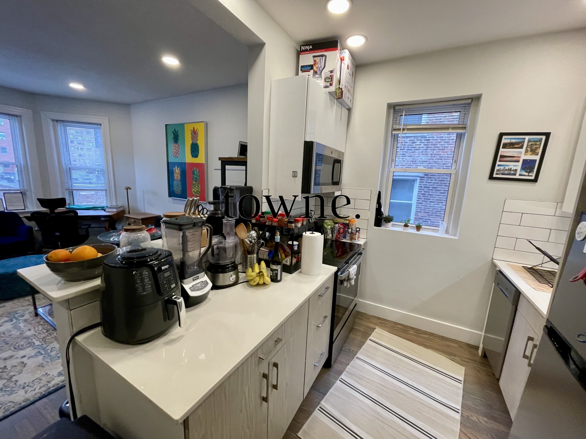 98 Queensberry St, Fenway