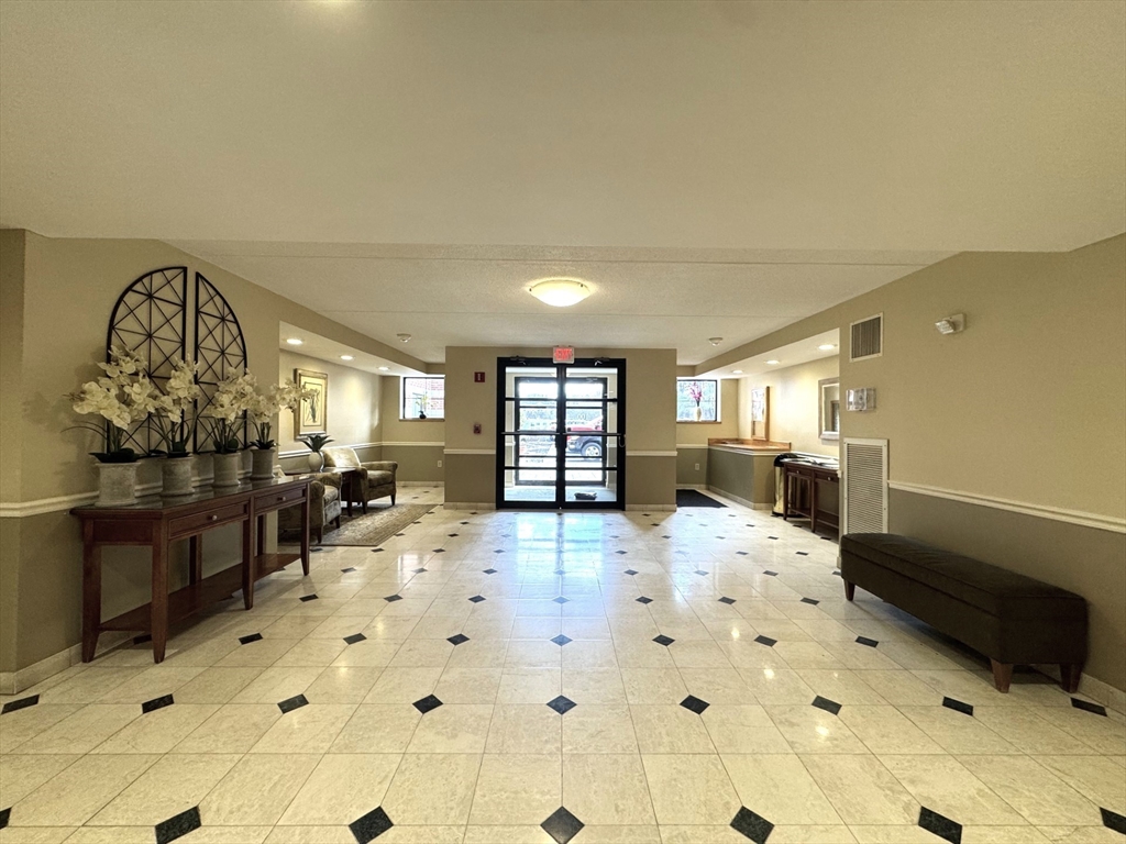 100 Ledgewood Dr, Stoneham