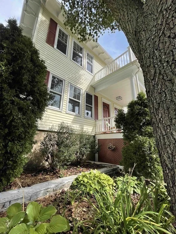 78 Stearns Rd, Longwood