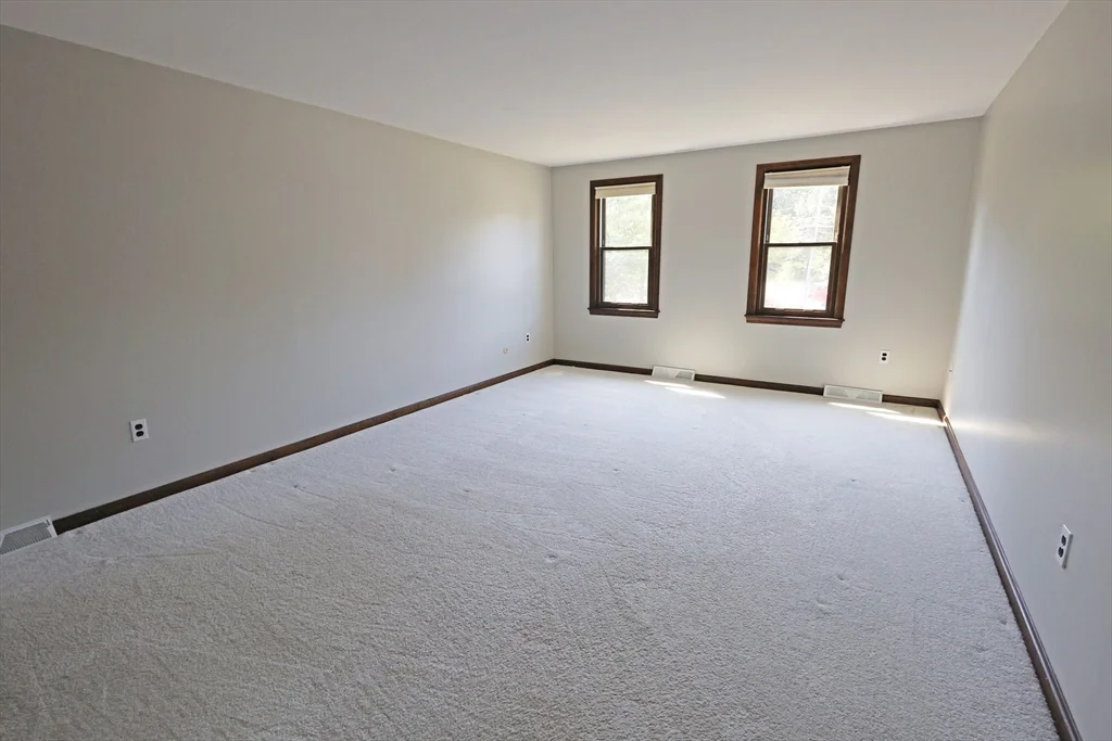 17 Fairview Dr, Westford