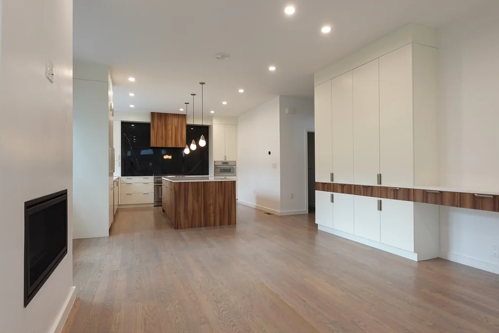 70 Walker, Newton