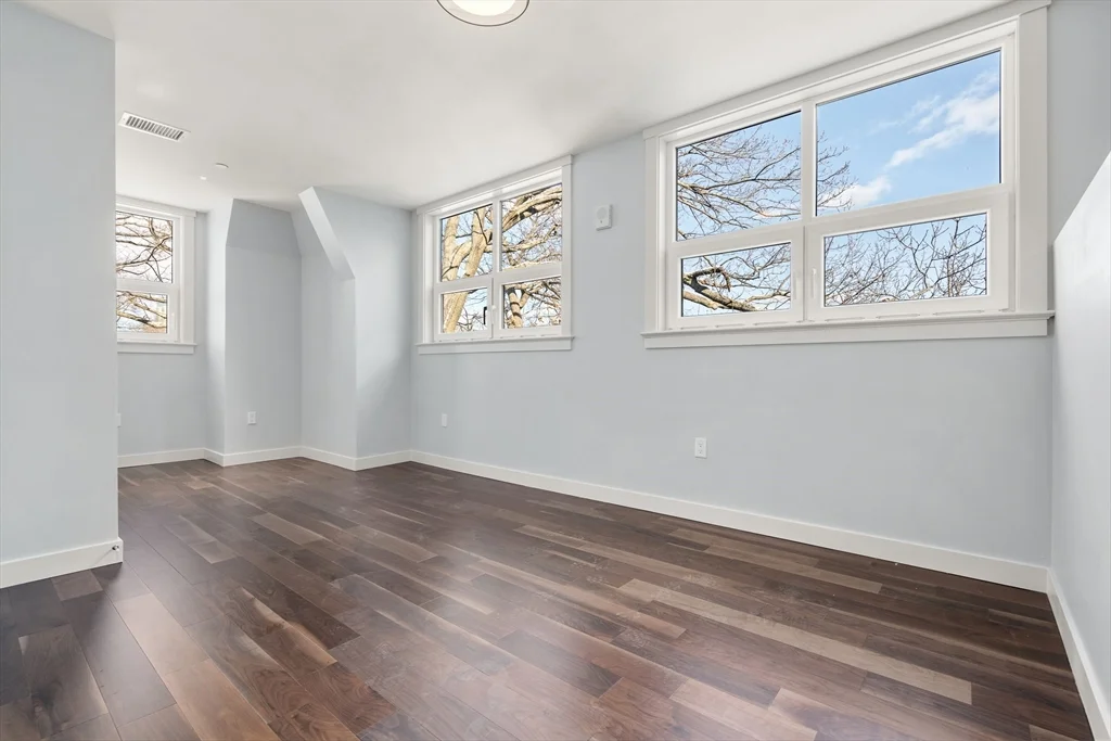 136 Babcock St, Coolidge Corner